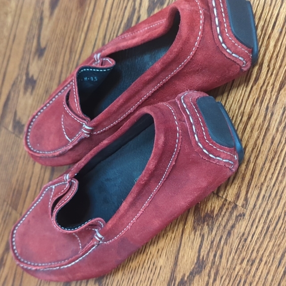 Donald J. Pliner red suede comfy chic driver loafer moccs. Slip ons. EUC Sz 9.5 - Picture 3 of 9